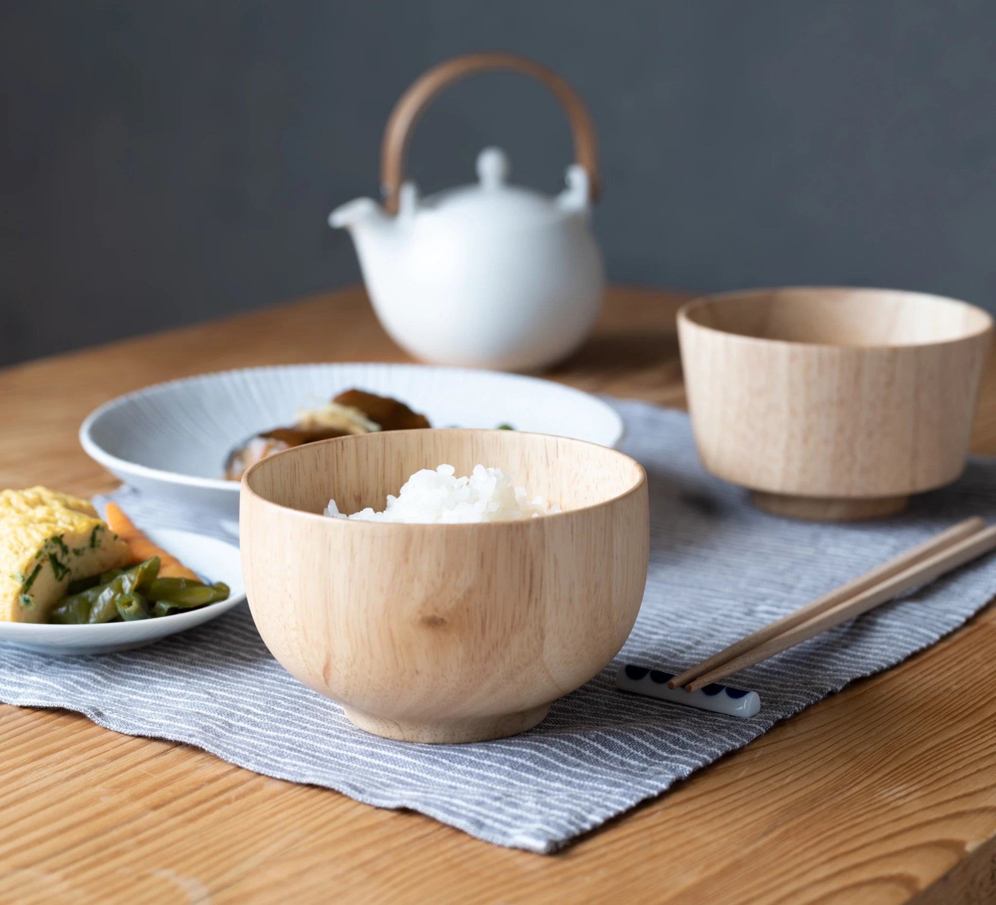 すっきりとしたシルエットのお椀 中 丸。