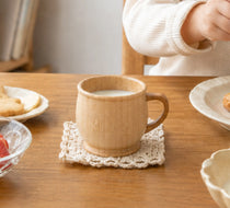 まるくてぽてっとしたシルエットが愛らしい、竹製の子ども用マグカップ「ぽてマグ」。