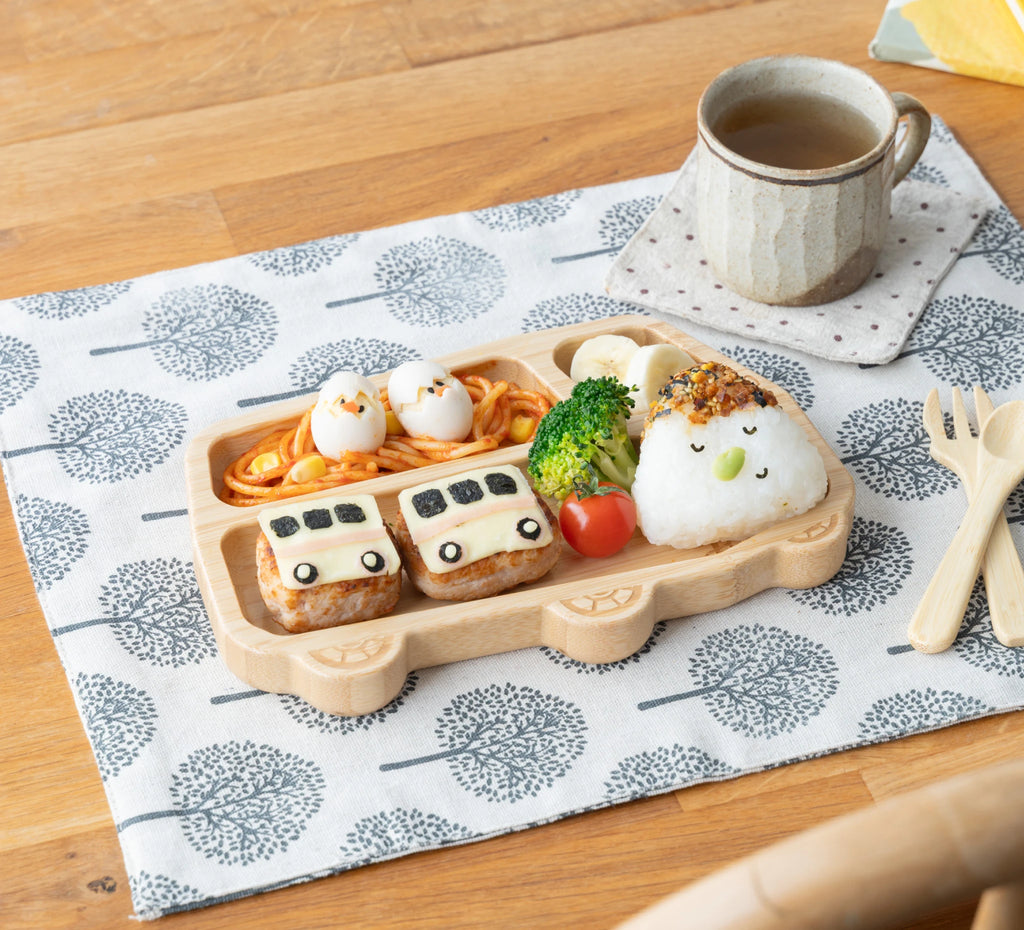 仕切りで3つのスペースに別れているので、主食/主菜・副菜・デザートで分けて盛り付け可能。