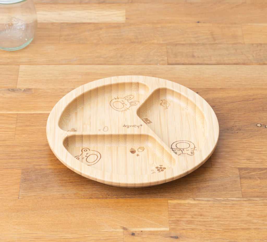 隅っこにある動物たちの大好物を掬いながらお口を開けた動物たちのもとへ…するといつのまにかご飯を寄せ集めることができるのです。