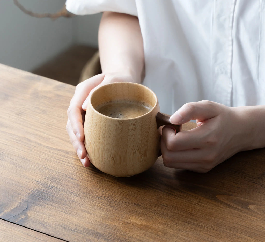 「カフェオレマグ ホワイト/ブラウン」とはフチ部分のデザインが異なりますのでご注意ください。