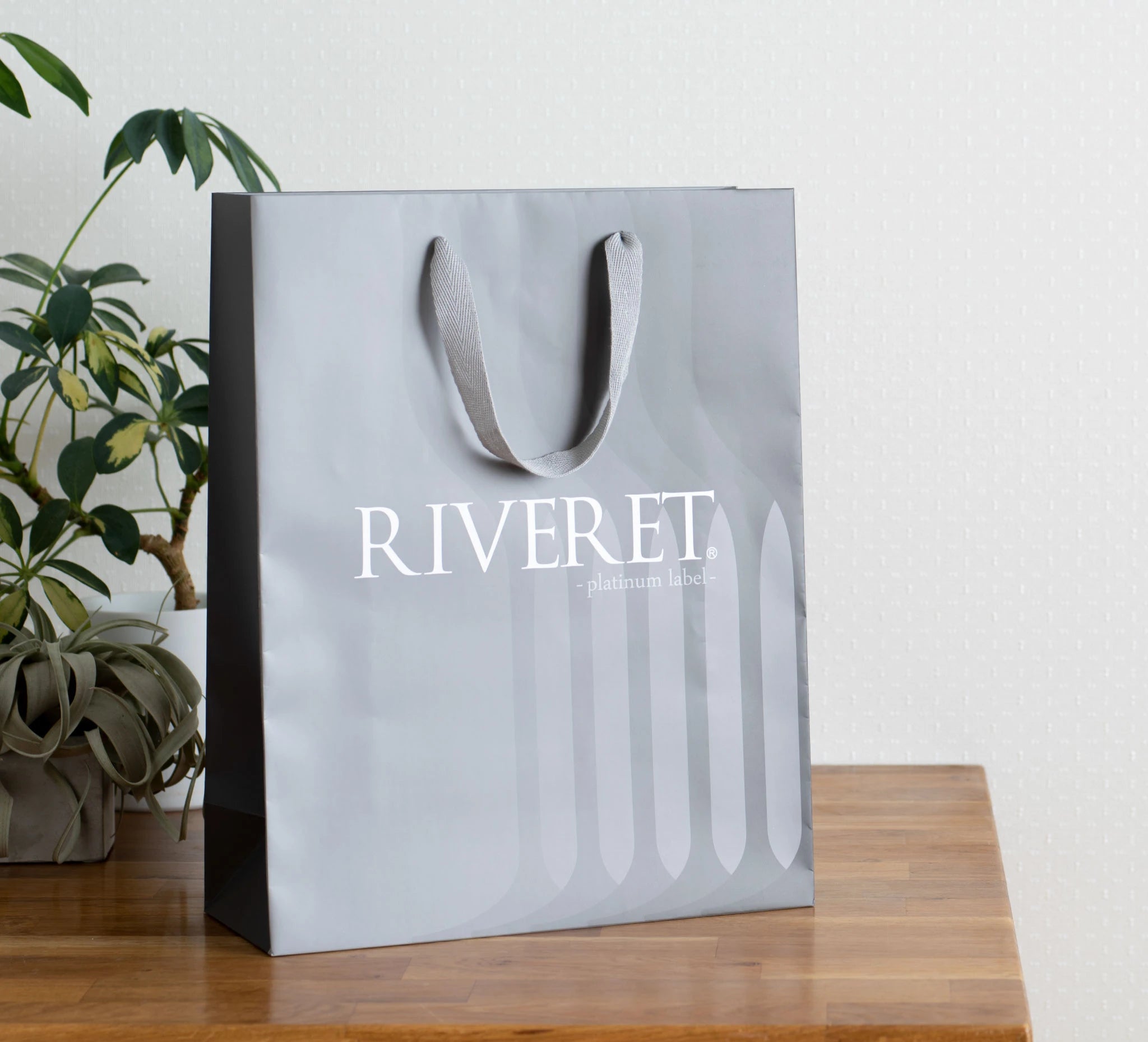 グレー(RIVERET)