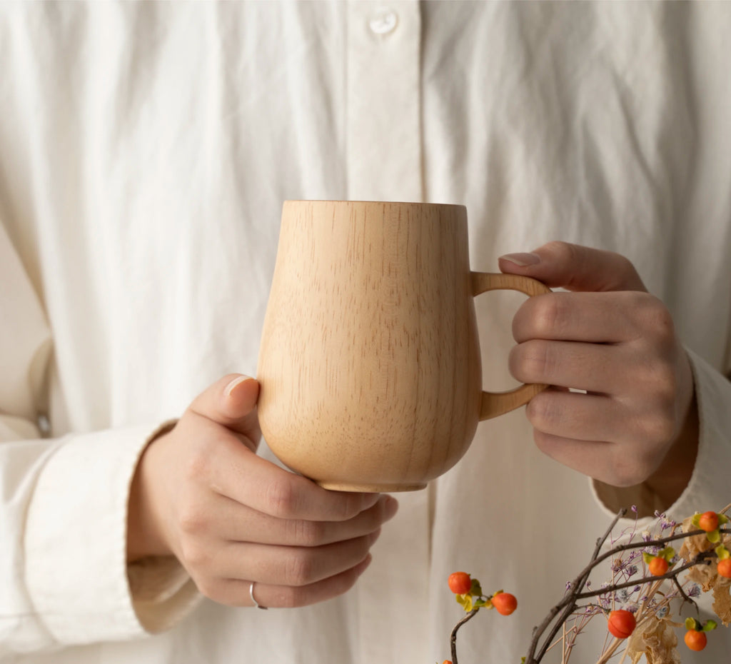 思わず手に取りたくなる、愛着のわくシルエット。