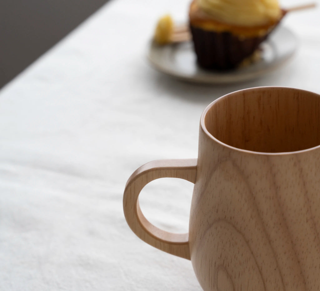 ぽってりとしたフォルムも魅力ですが、大きな取っ手もチャームポイント。