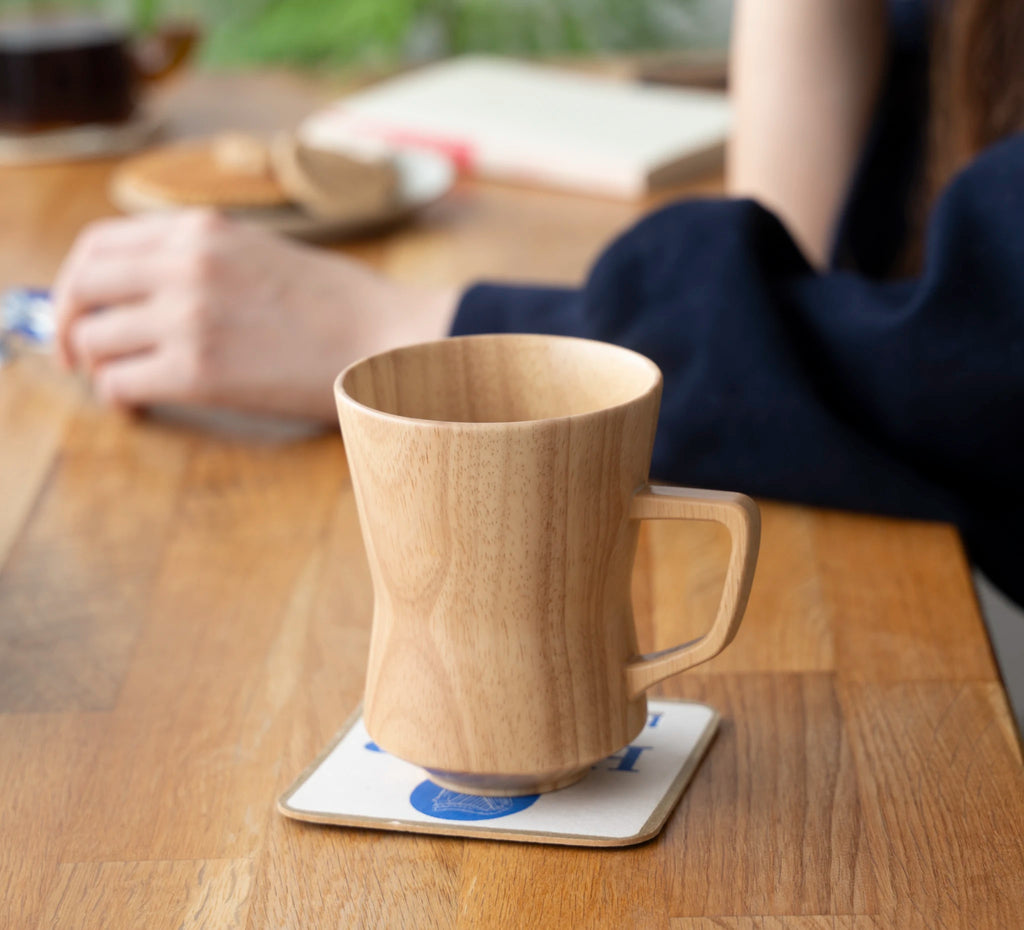 きゅっとつかみたくなるくびれが特徴です。