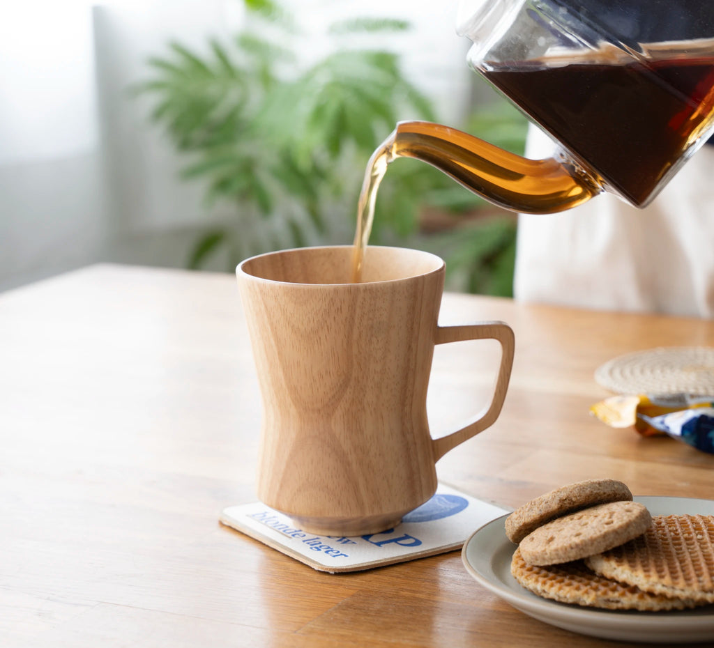大容量のマグカップ。紅茶もコーヒーもたっぷりついで。