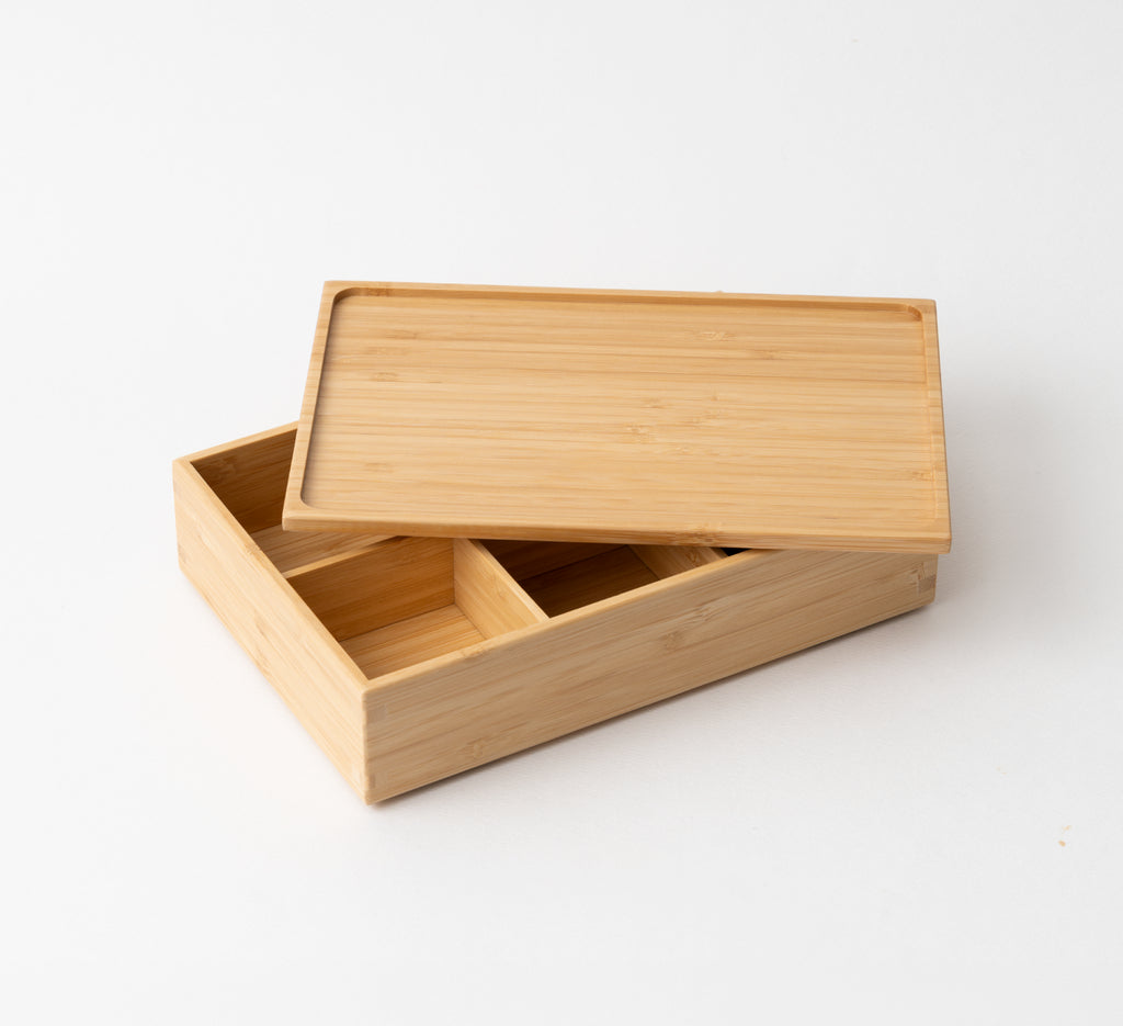 おせちなどのごちそうにぴったりなフタ付き御膳箱 組上げ式（アイボリー）。